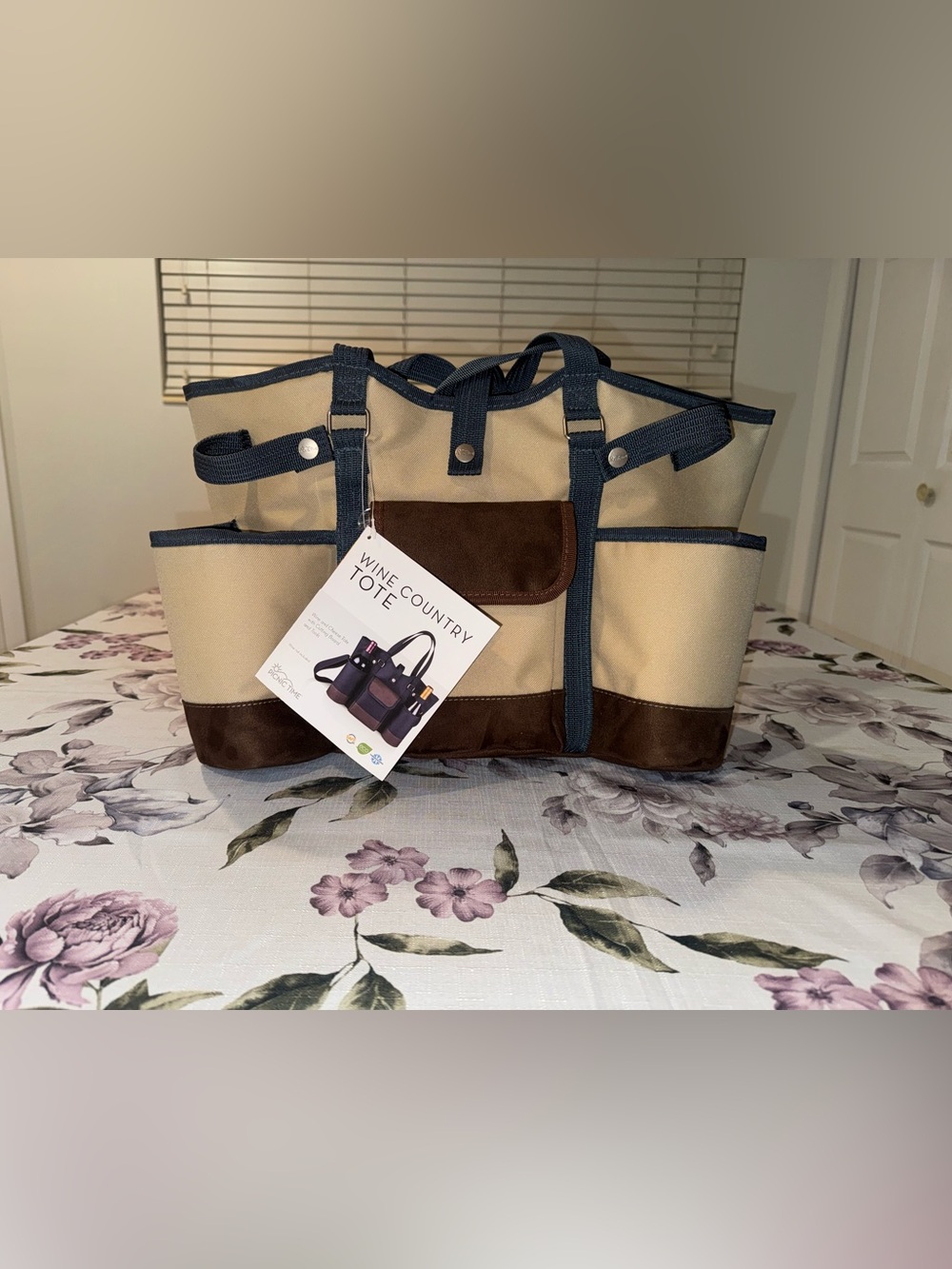NWT Picnic Time Wine Country Tote Bag Cheese Knife Cutting Board Corkscrew